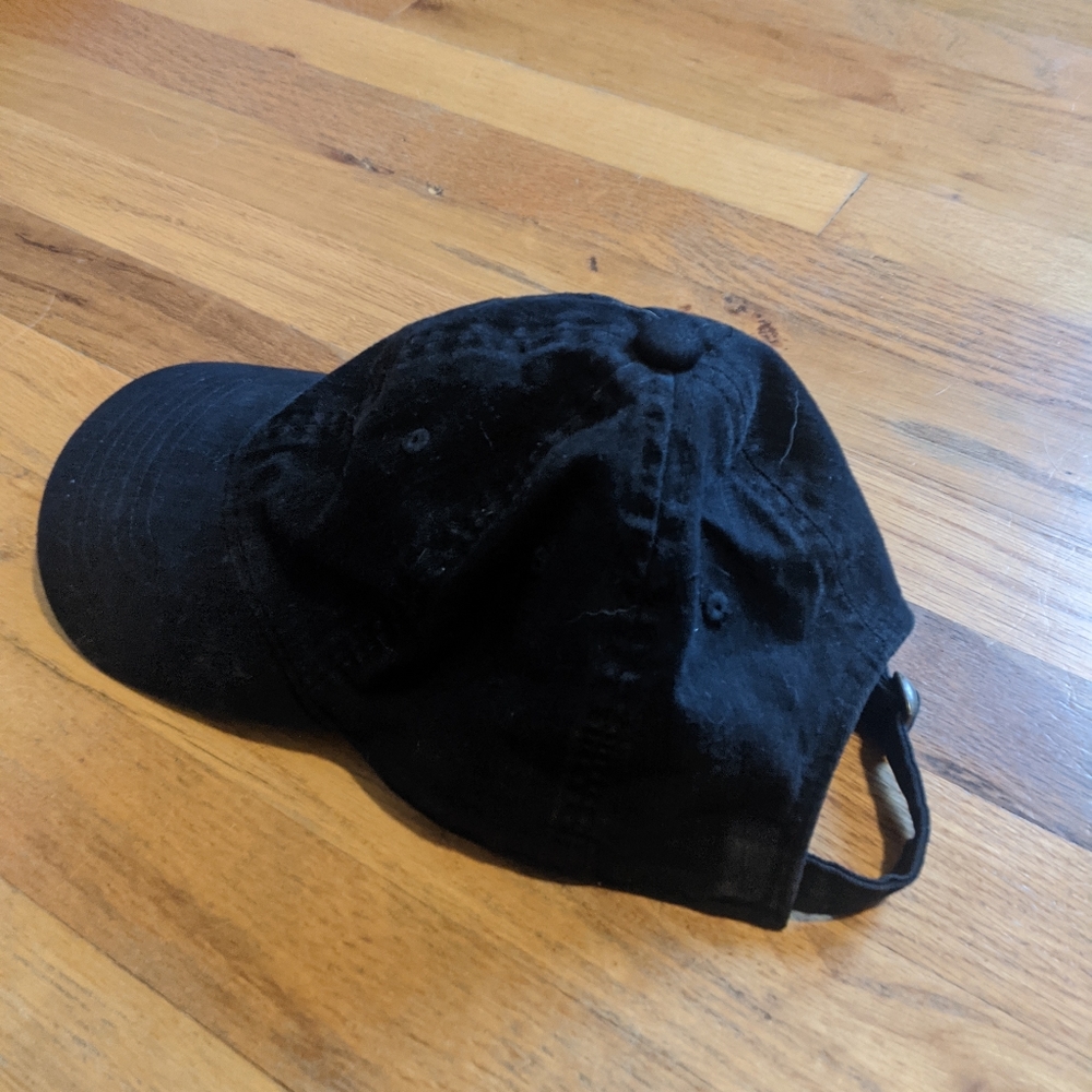 Black baseball cap